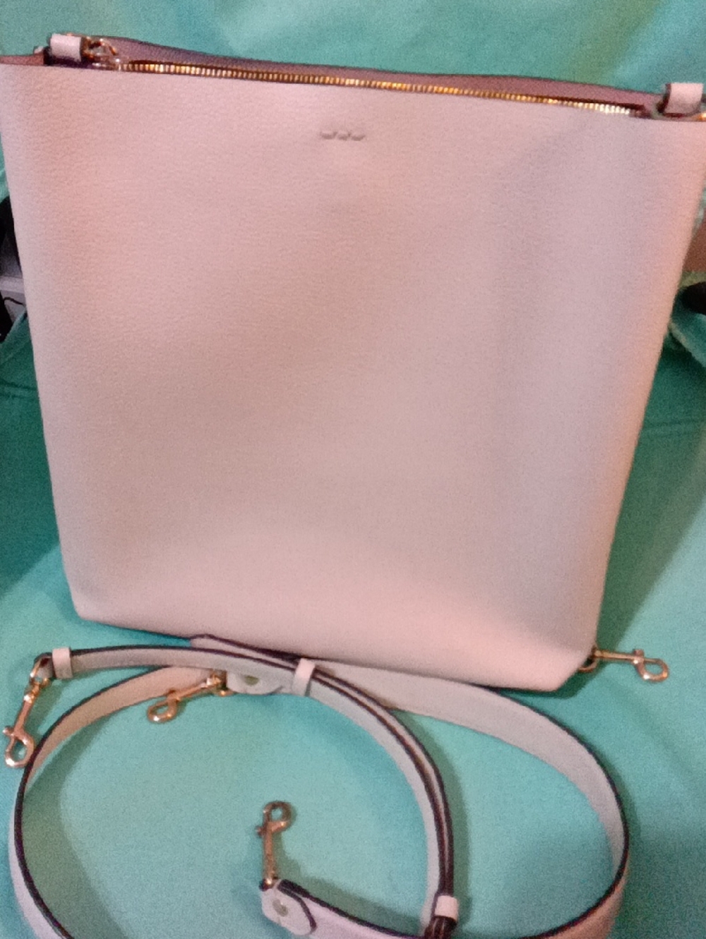 Coach Molly Bucket Bag Pebbled Leather Hand carry/Shoulder/ Crossbody Chalk - Picture 2 of 8